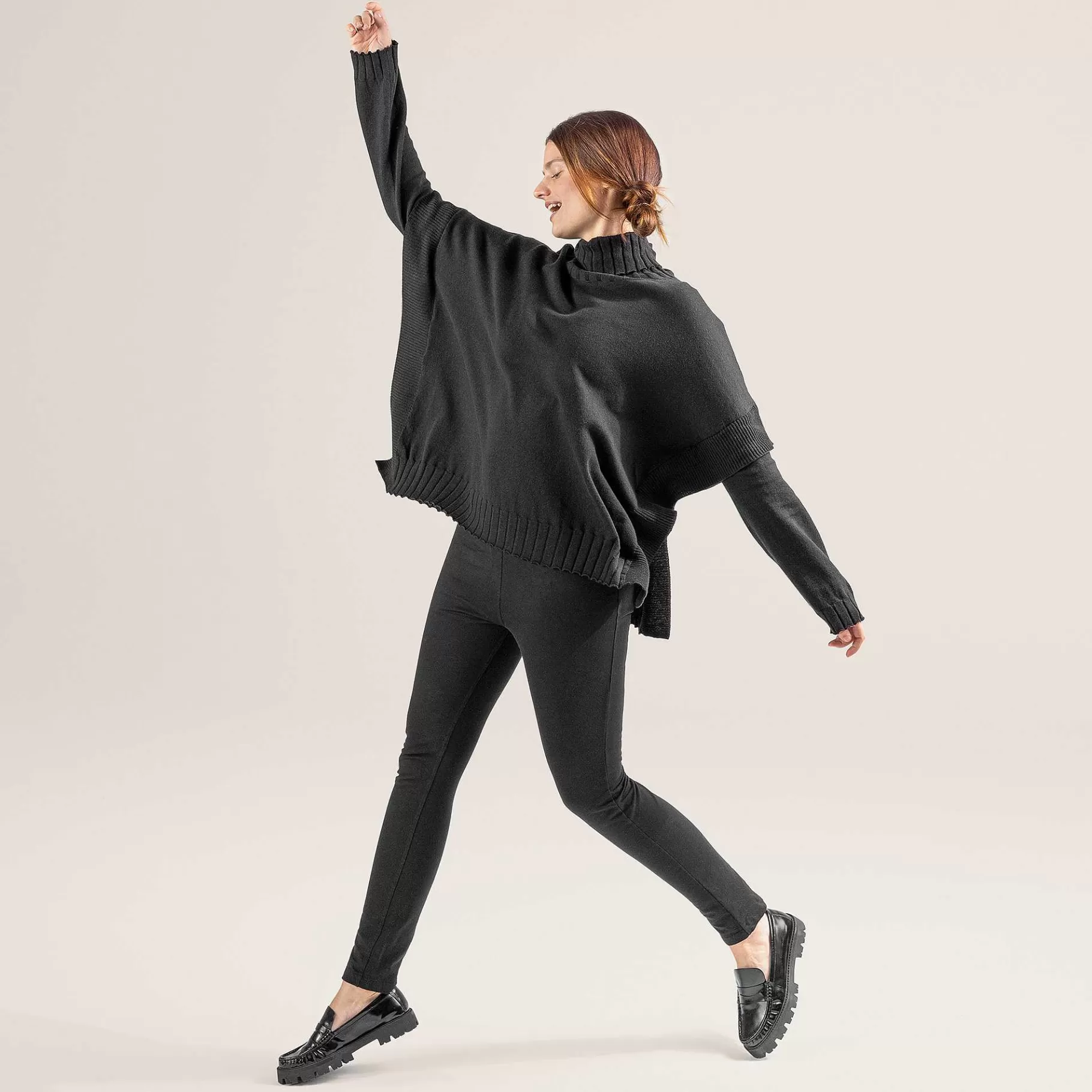 LIVING CRAFTS Paisley - Poncho^Wome Knitwear & Sweatshirts